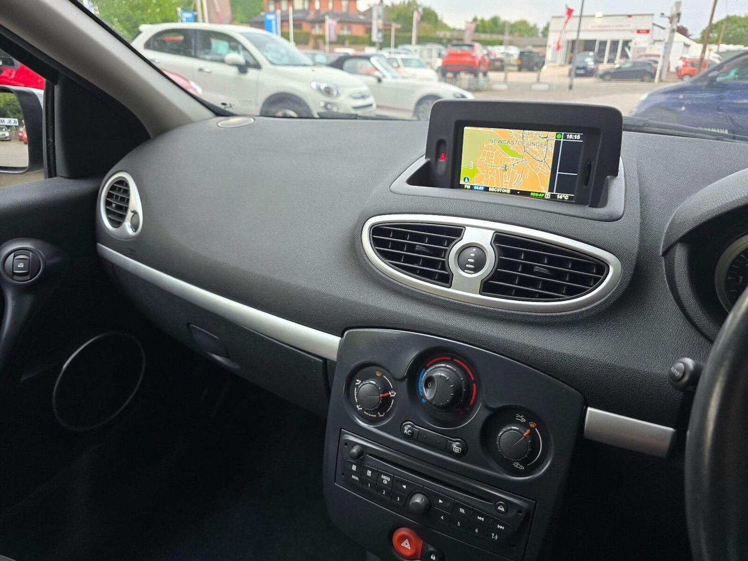 Used Renault Clio 2011 for sale - 75894713: Photo 12