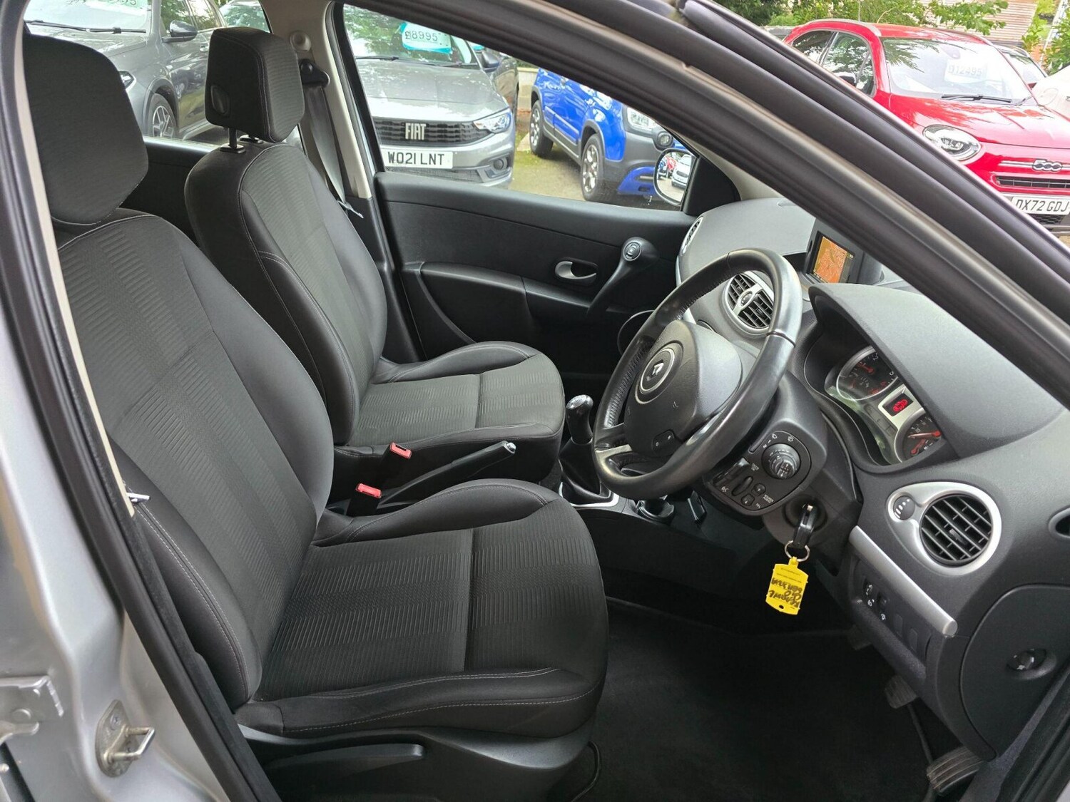 Used Renault Clio 2011 for sale - 75894713: Photo 18