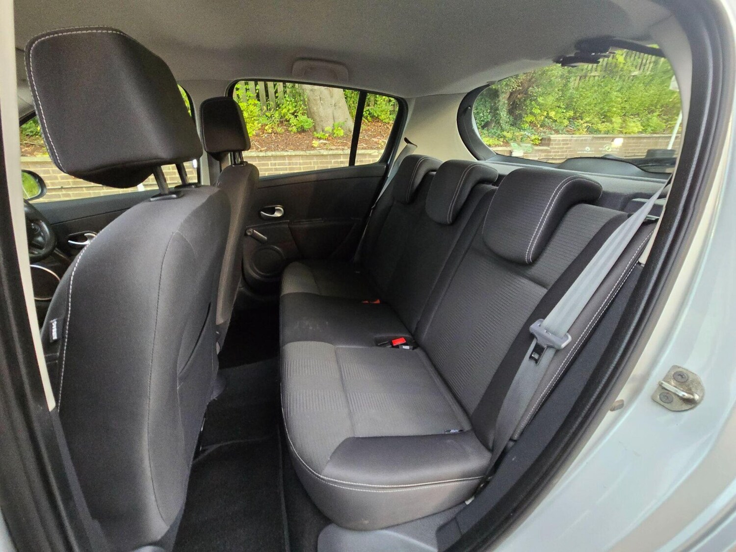 Used Renault Clio 2011 for sale - 75894713: Photo 22