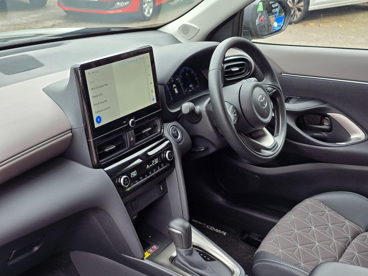 Used Toyota Yaris Cross 2024 for sale - 76130492: Photo 11