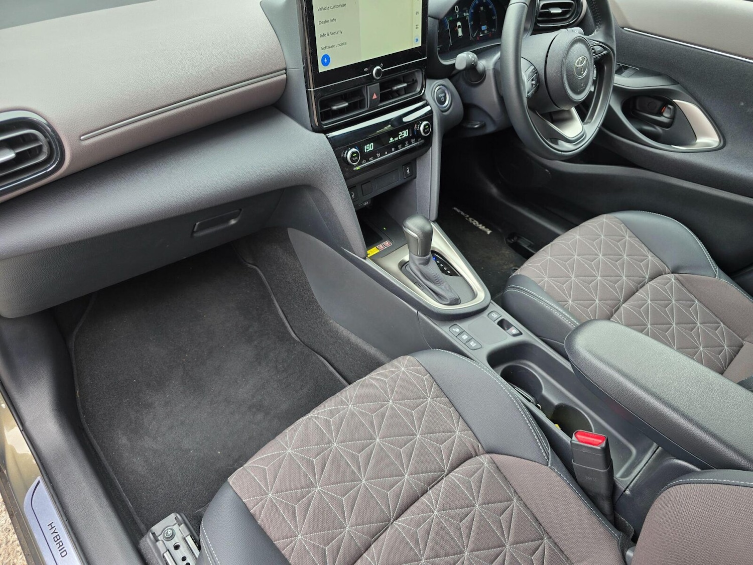 Used Toyota Yaris Cross 2024 for sale - 76130492: Photo 12