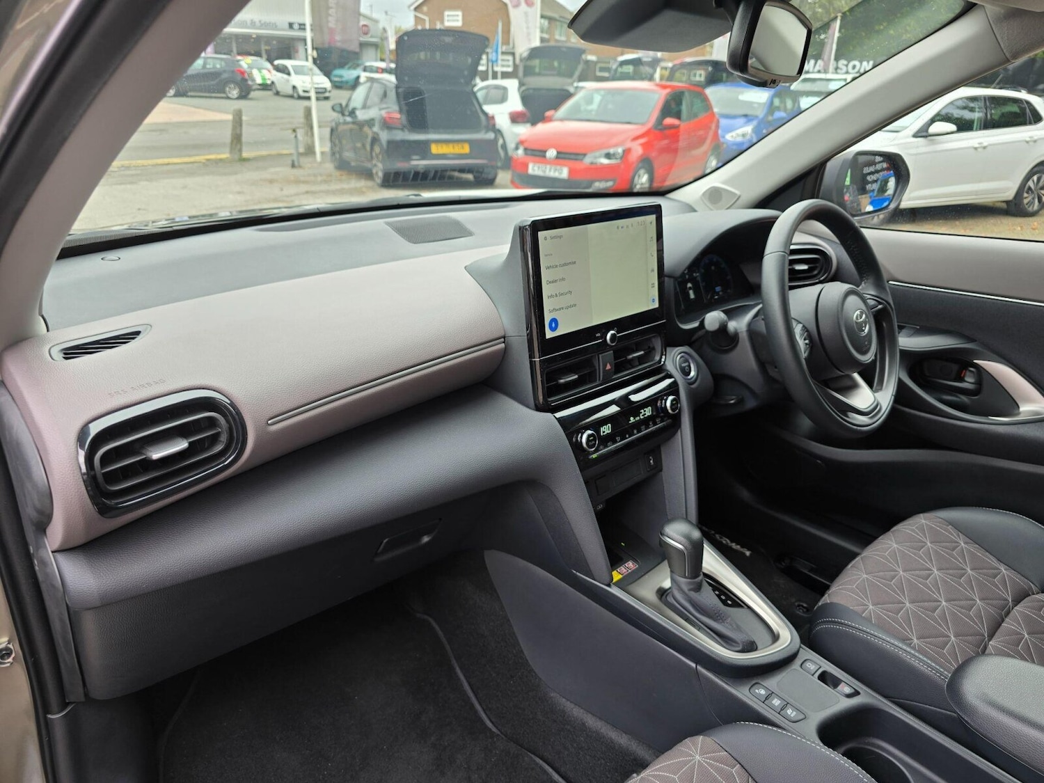 Used Toyota Yaris Cross 2024 for sale - 76130492: Photo 3