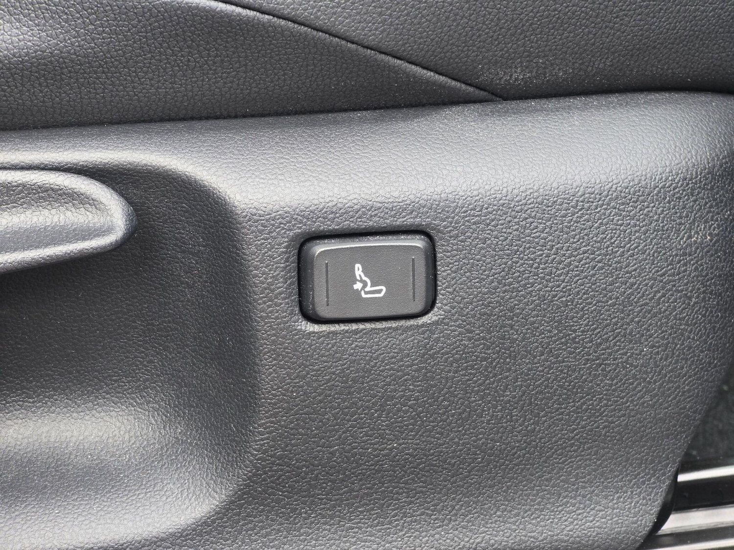 Used Toyota Yaris Cross 2024 for sale - 76130492: Photo 42