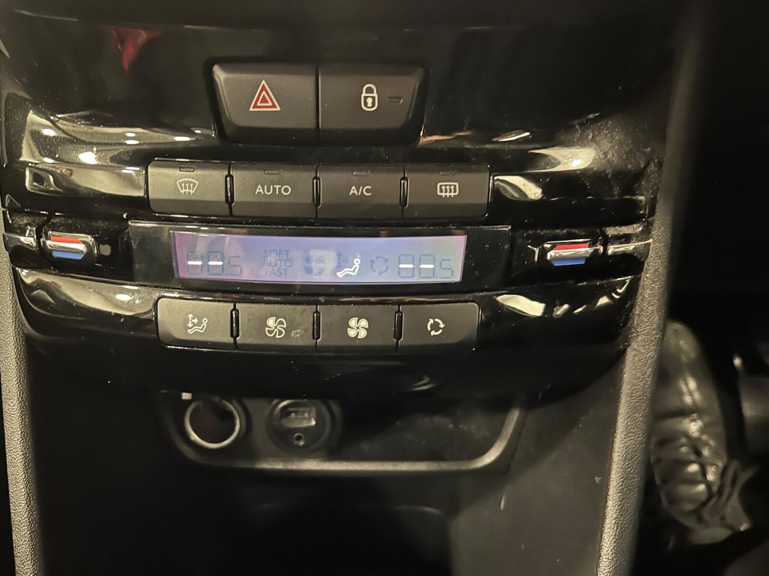 Used Peugeot 2008 2015 for sale - 77239539: Photo 18