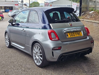 Used Abarth 695 2018 for sale - 79472442: Photo
