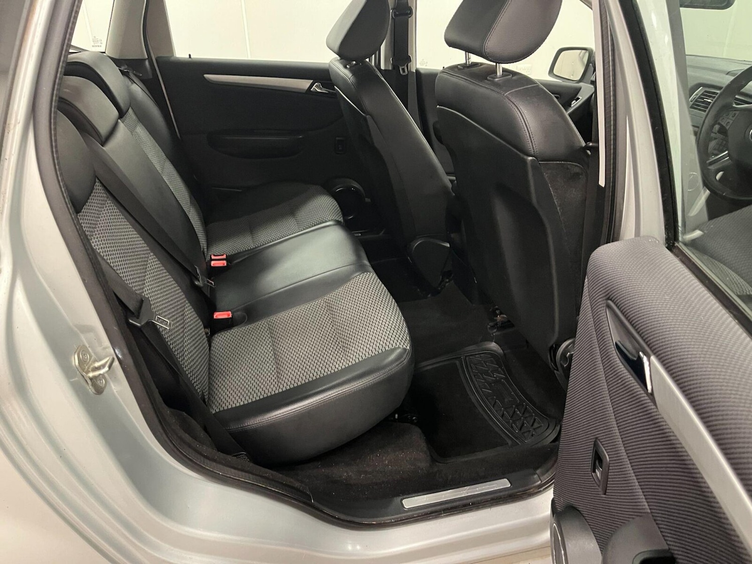 Used Mercedes-Benz B Class 2009 for sale - 77047819: Photo 15