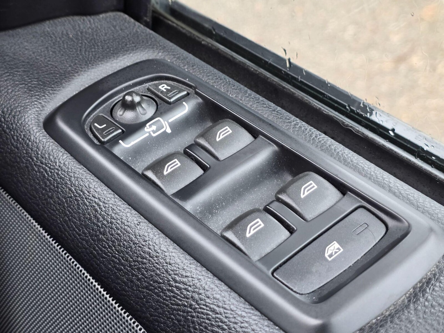 Used Land Rover Discovery 2014 for sale - 78215927: Photo 36