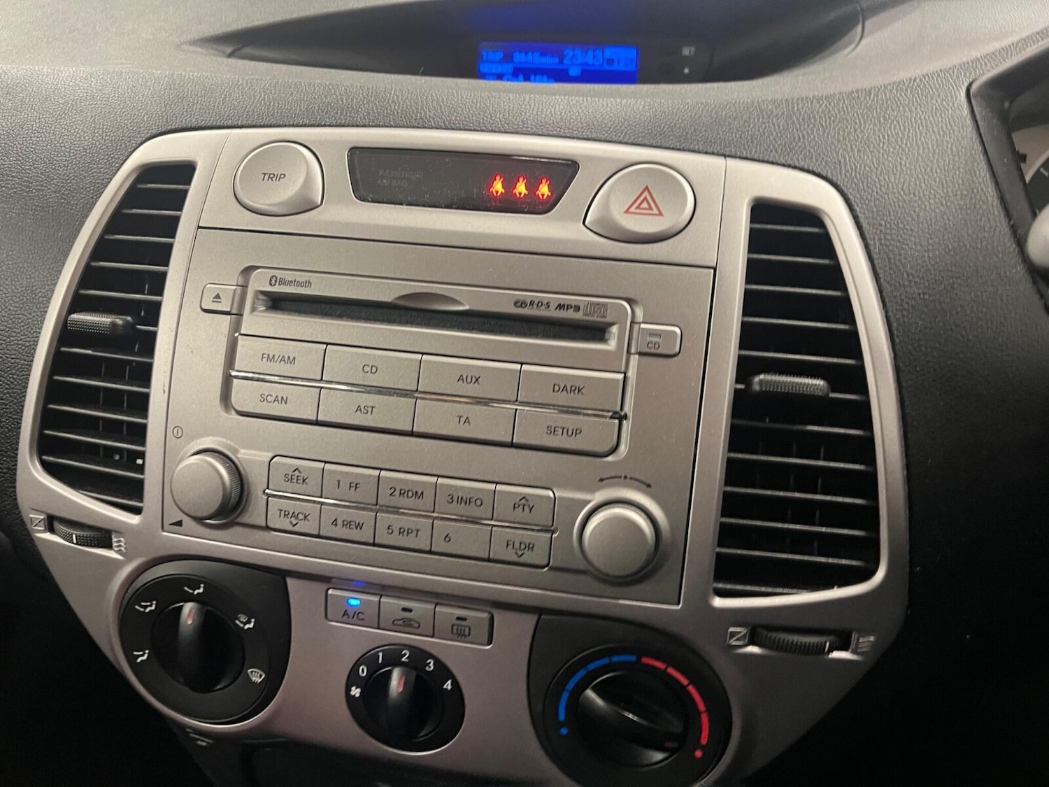 Used Hyundai i20 2011 for sale - 77457787: Photo 28