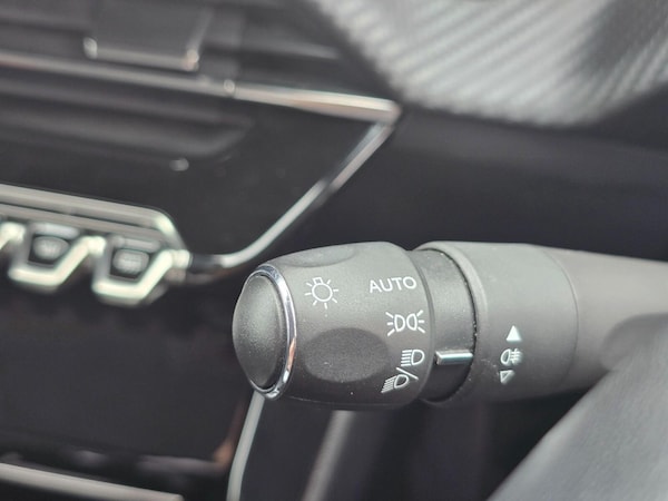 Used Peugeot 208 2020 for sale - 75443136: Photo 30