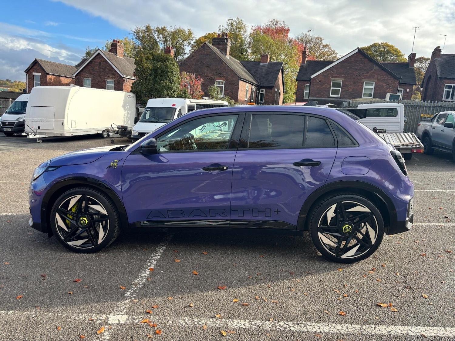 Used Abarth 600e 2025 for sale - 76344128: Photo 6