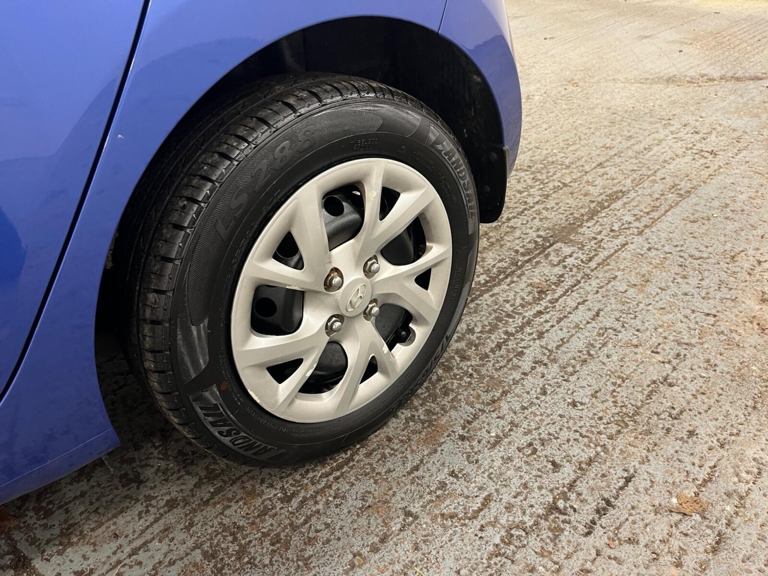 Used Hyundai i10 2018 for sale - 76117023: Photo 24