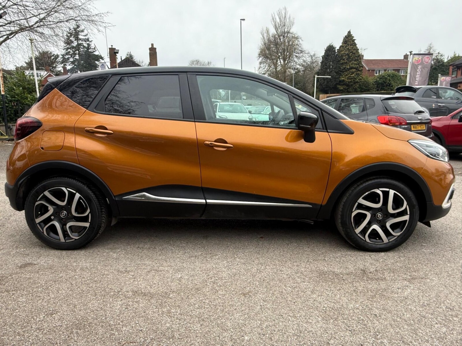 Used Renault Captur 2019 for sale - 78022339: Photo 2