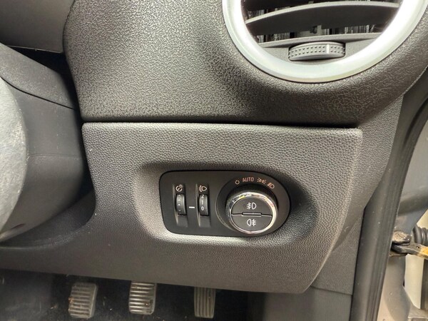 Used Vauxhall Corsa 2014 for sale - 75391988: Photo 28