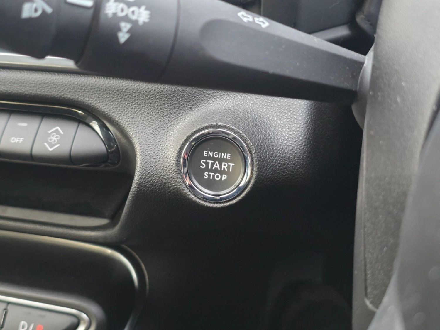 Used Abarth 600e 2025 for sale - 77165518: Photo 28