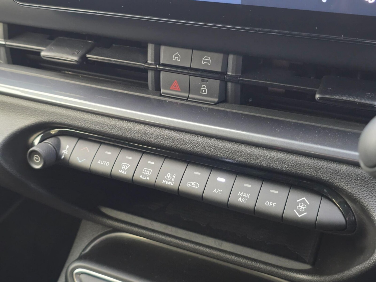 Used Abarth 600e 2025 for sale - 77165518: Photo 31