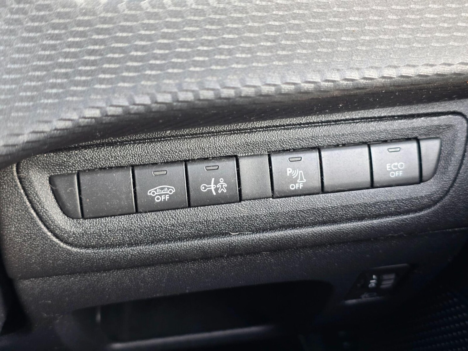 Used Peugeot 2008 2018 for sale - 77634651: Photo 30