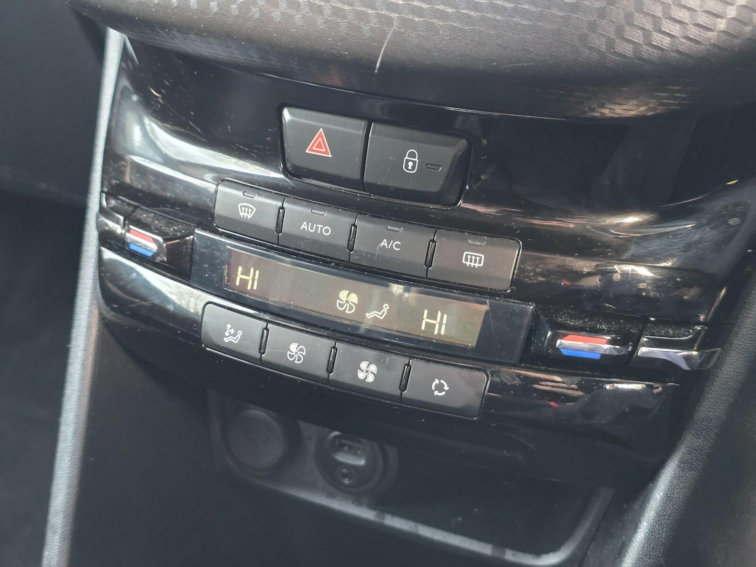 Used Peugeot 2008 2018 for sale - 77634651: Photo 32