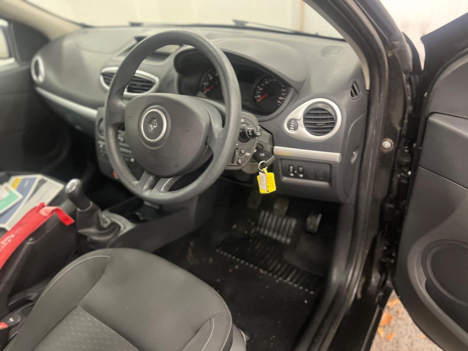 Used Renault Clio 2010 for sale - 76817906: Photo 15