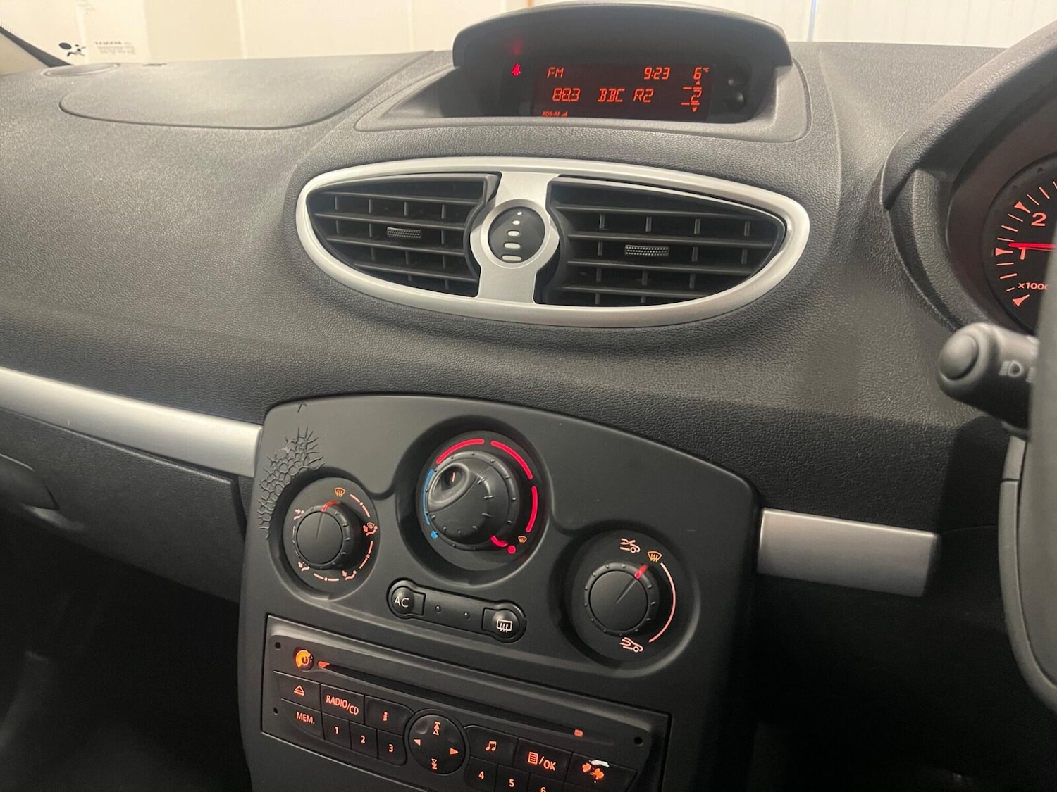 Used Renault Clio 2010 for sale - 76817906: Photo 16