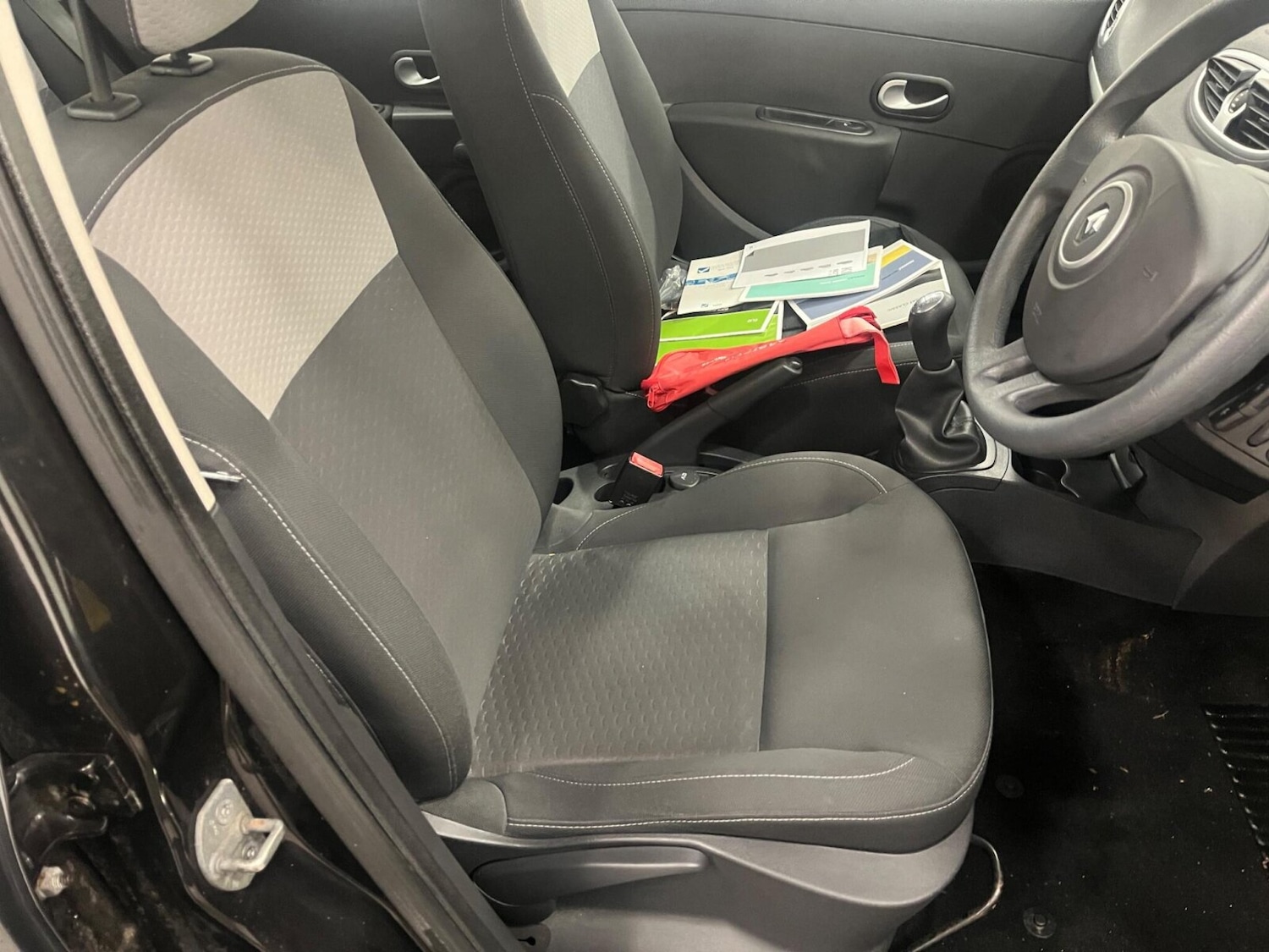 Used Renault Clio 2010 for sale - 76817906: Photo 19