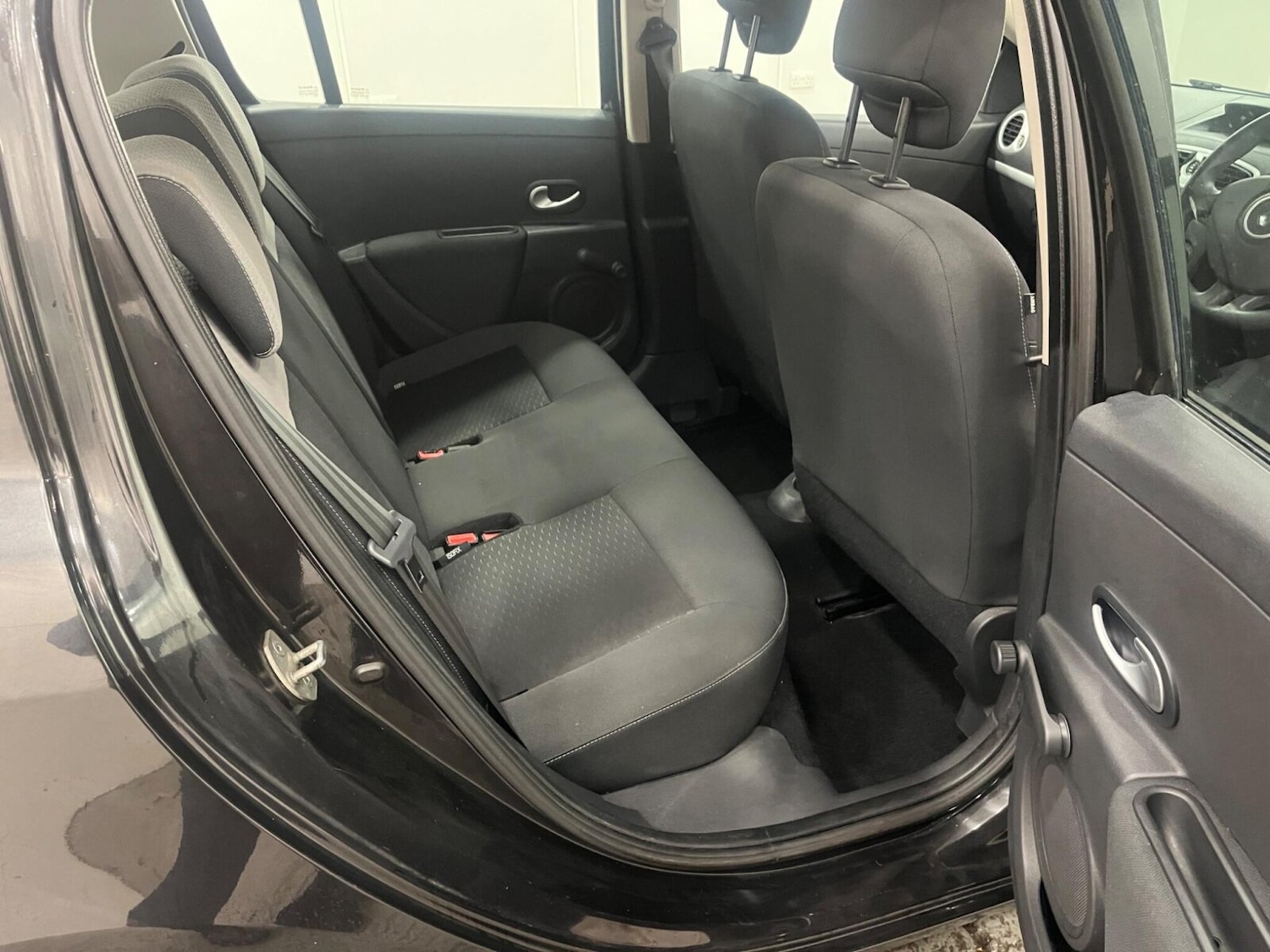 Used Renault Clio 2010 for sale - 76817906: Photo 20