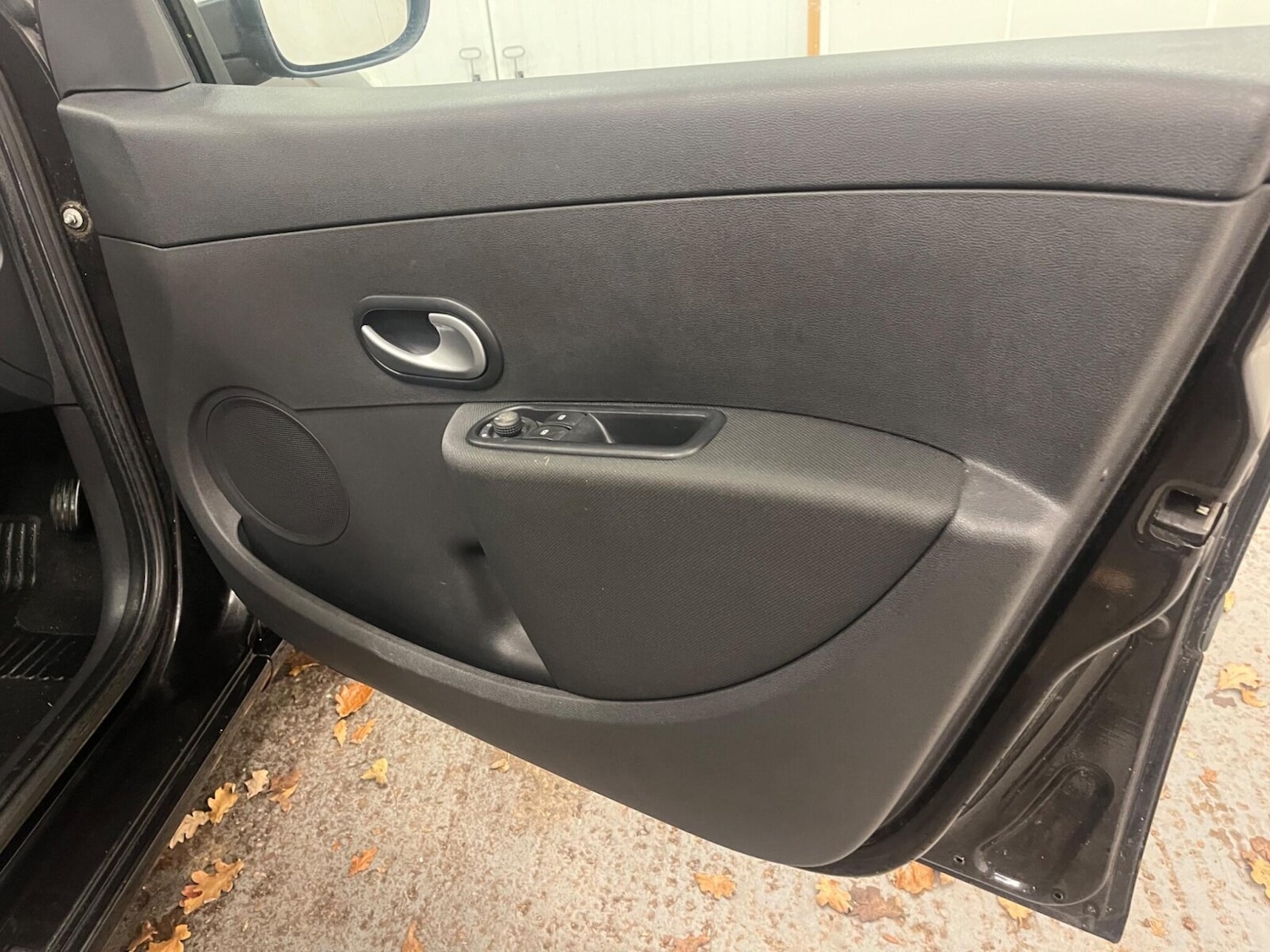 Used Renault Clio 2010 for sale - 76817906: Photo 23