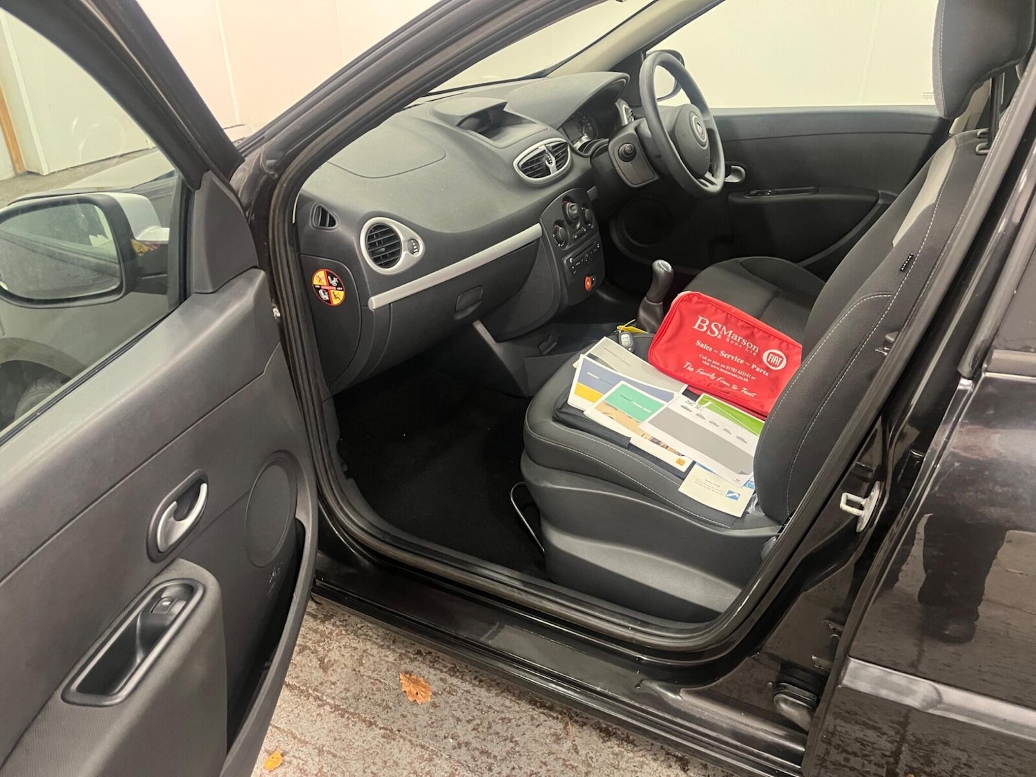 Used Renault Clio 2010 for sale - 76817906: Photo 35