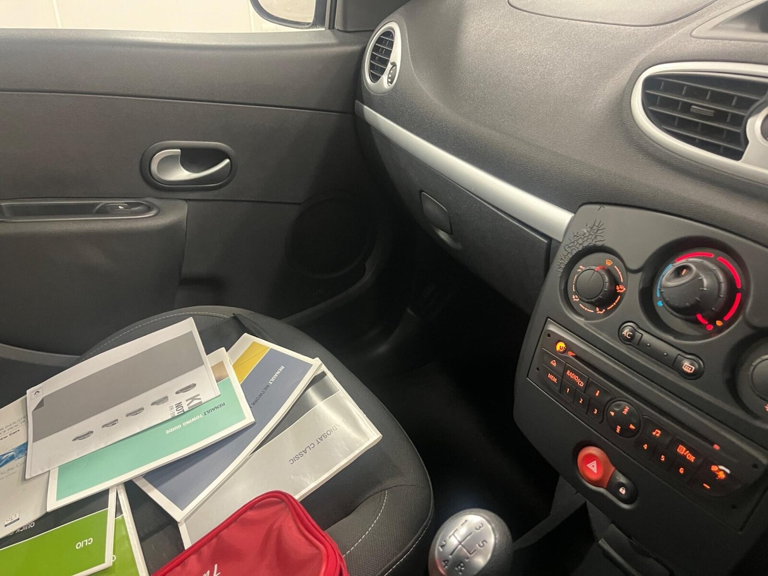 Used Renault Clio 2010 for sale - 76817906: Photo 40