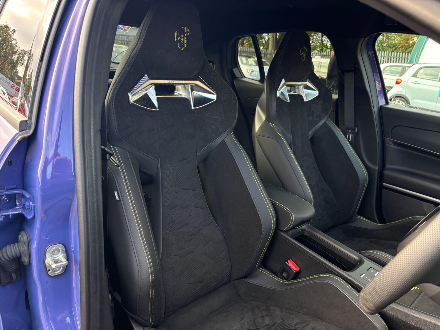 Used Abarth 600e 2025 for sale - 76434934: Photo 11