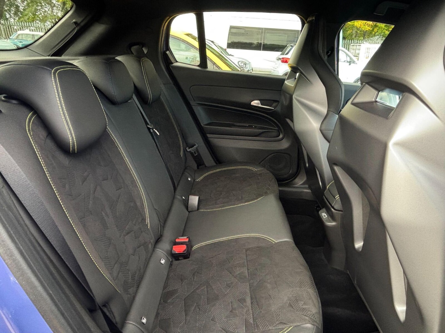 Used Abarth 600e 2025 for sale - 76434934: Photo 14