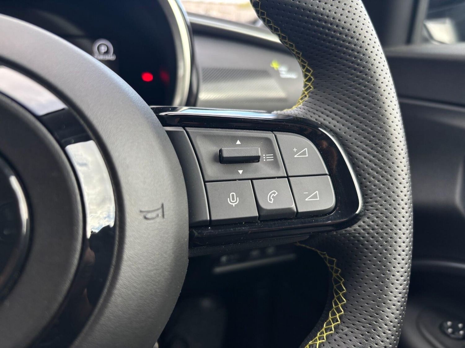 Used Abarth 600e 2025 for sale - 76434934: Photo 48