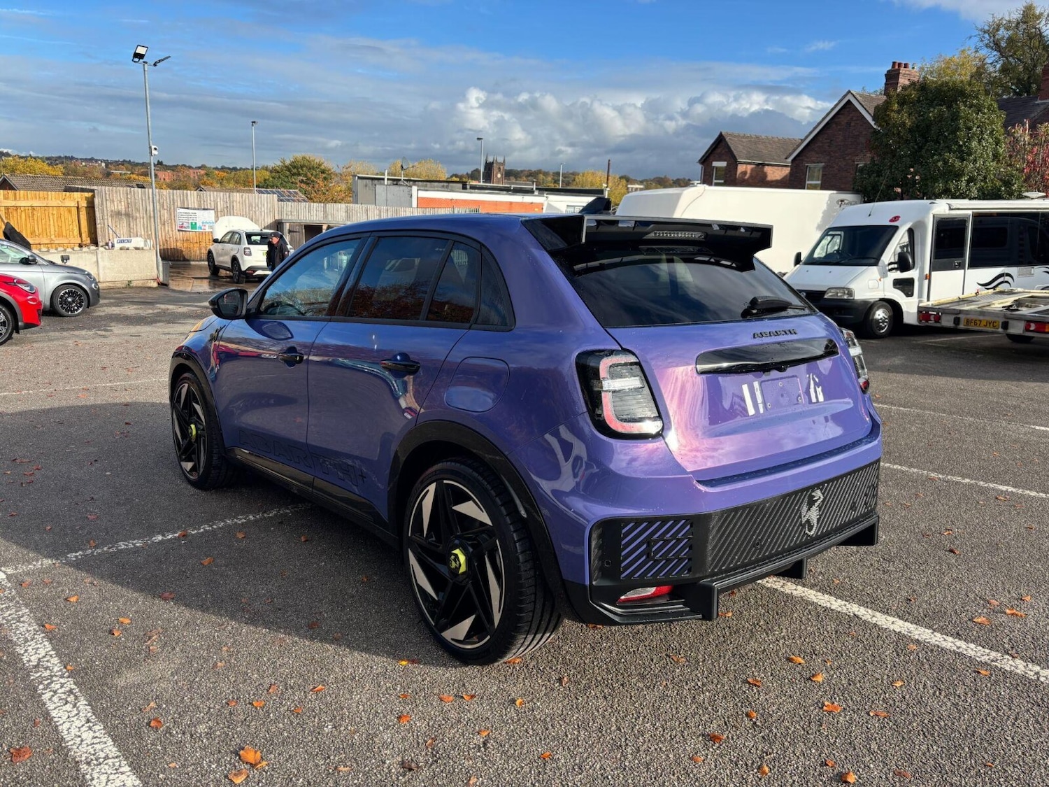 Used Abarth 600e 2025 for sale - 76434934: Photo 5