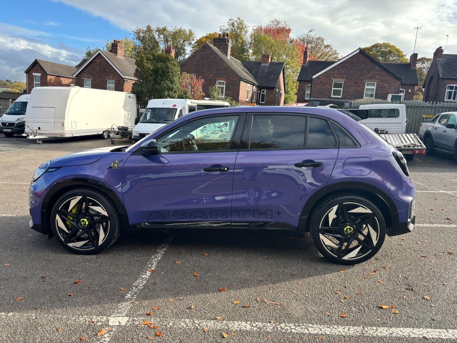 Used Abarth 600e 2025 for sale - 76434934: Photo 6