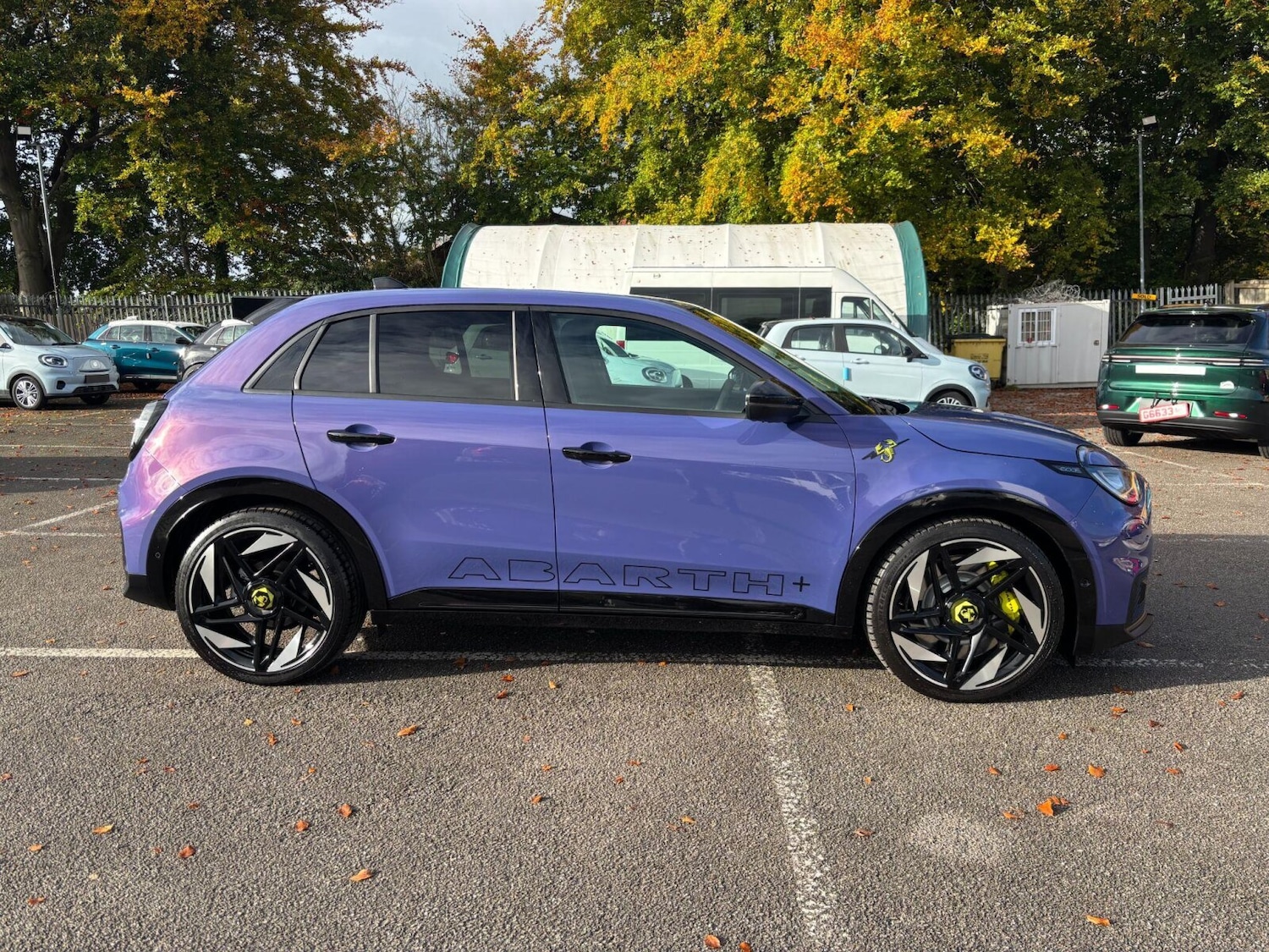 Used Abarth 600e 2025 for sale - 76434934: Photo 9