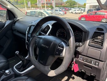 Used Isuzu D-Max 2020 for sale - 75702575: Photo