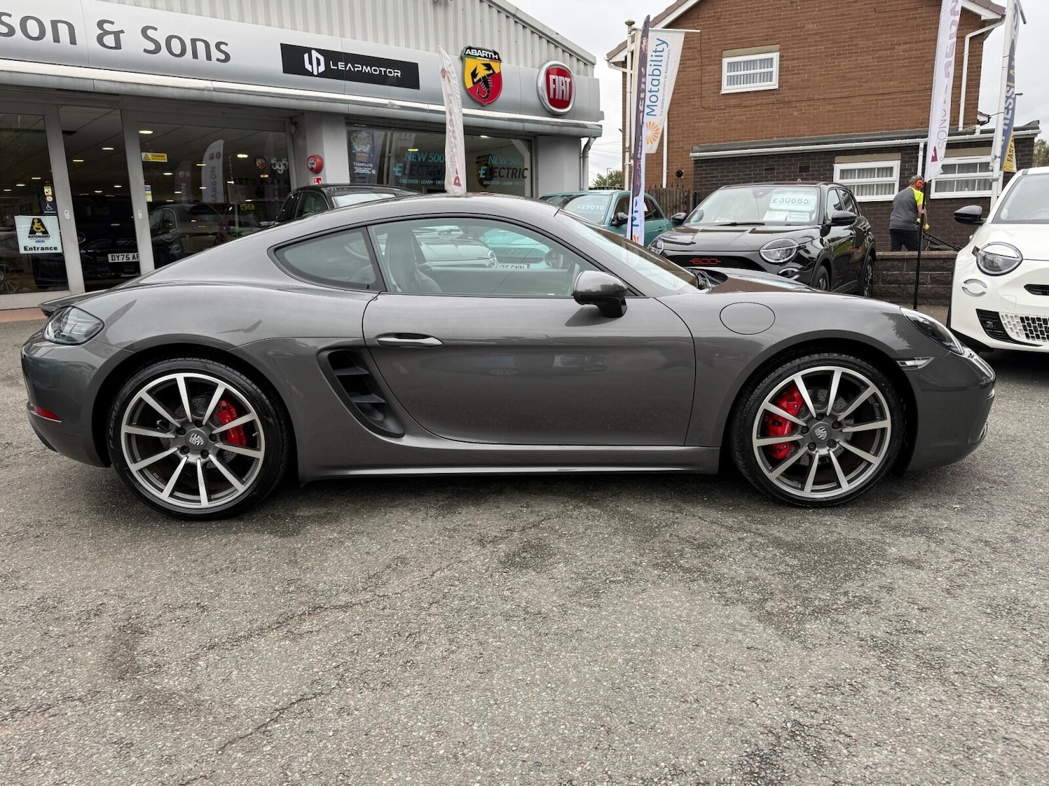 Used Porsche Other 2018 for sale - 76180133: Photo 2