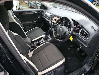 Used Volkswagen T-Roc 2018 for sale - 76780339: Photo