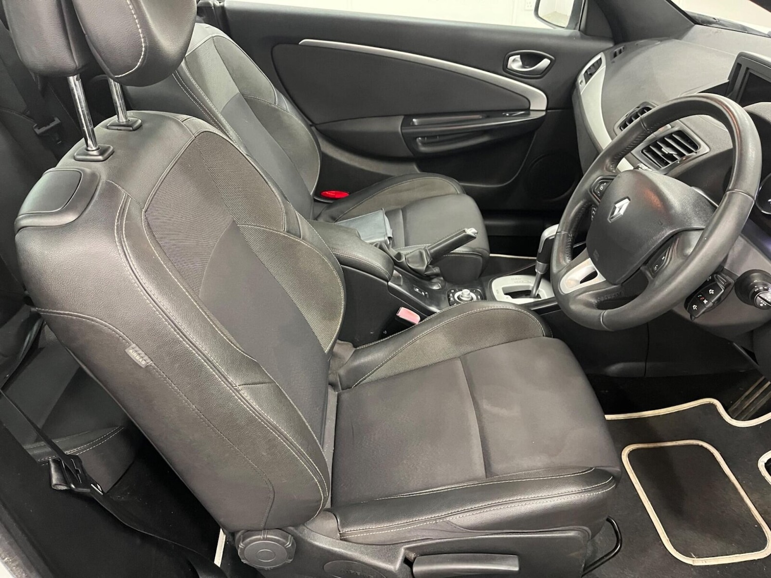 Used Renault Megane 2011 for sale - 77778402: Photo 14