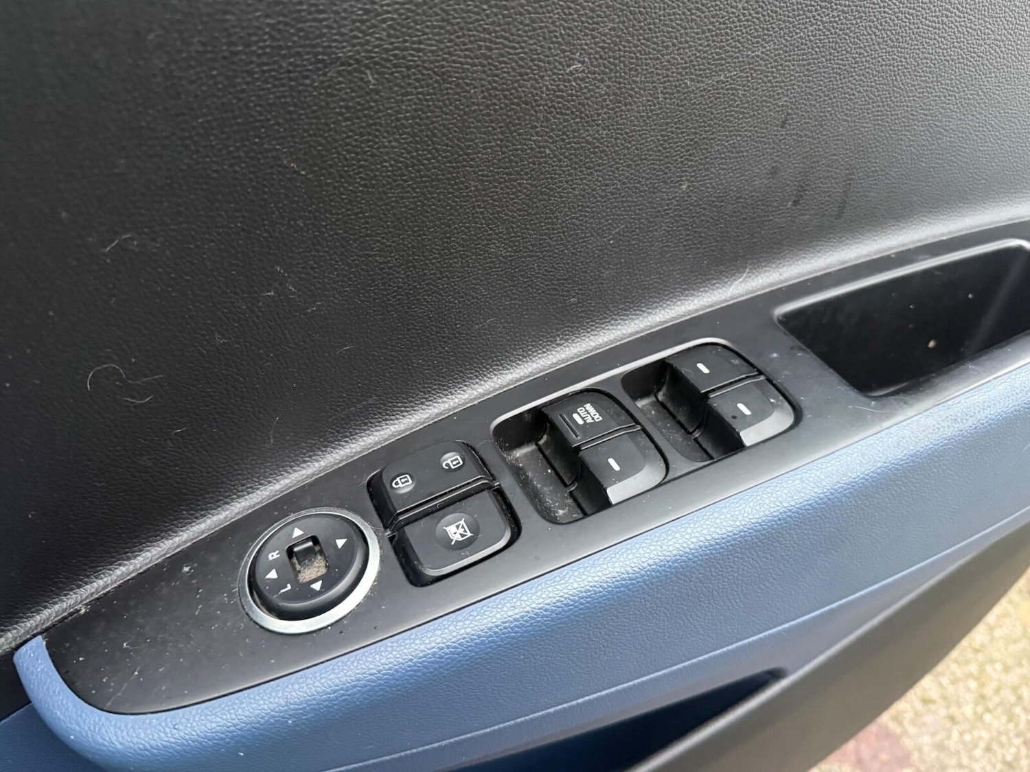 Used Hyundai i10 2015 for sale - 76847085: Photo 25