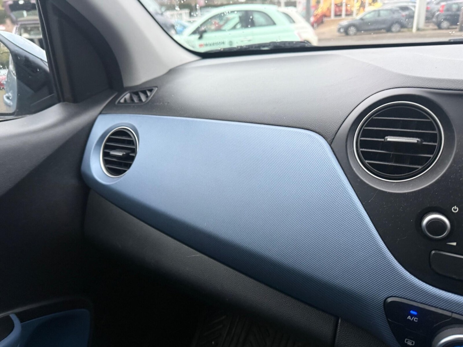 Used Hyundai i10 2015 for sale - 76847085: Photo 29