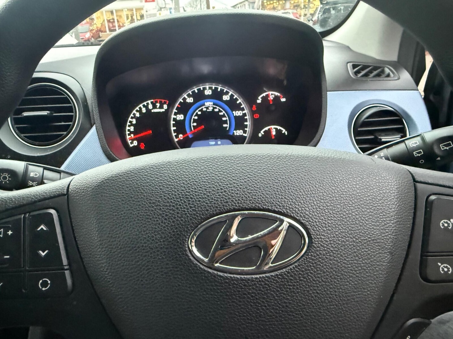 Used Hyundai i10 2015 for sale - 76847085: Photo 31