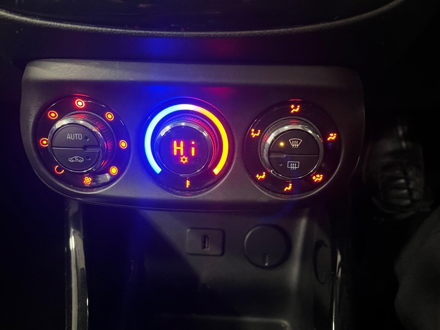 Used Vauxhall ADAM 2015 for sale - 76971257: Photo 17