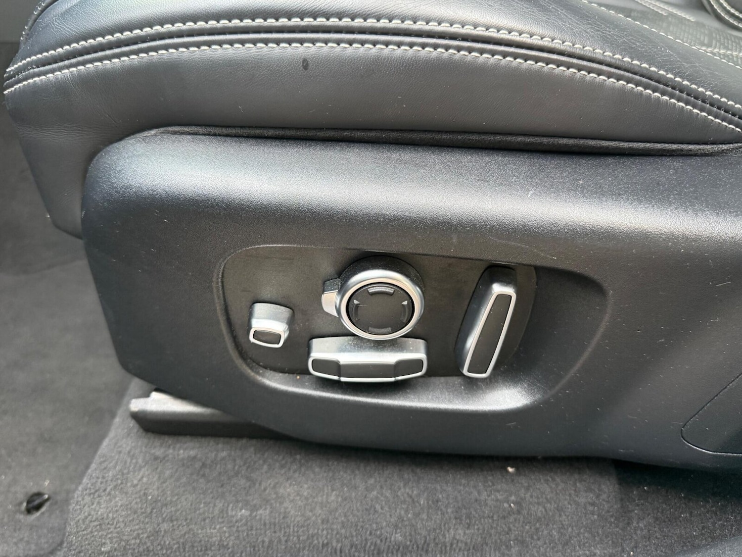 Used Land Rover Range Rover Velar 2017 for sale - 76312326: Photo 18