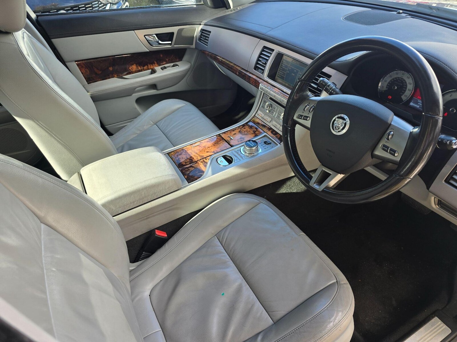 Used Jaguar XF 2008 for sale - 76379486: Photo 2