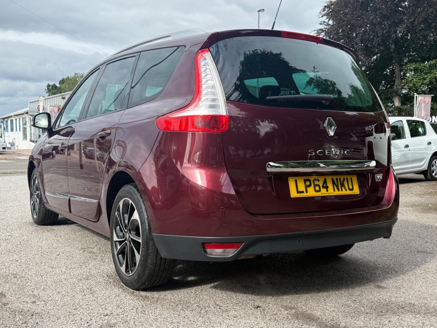 2015 Renault Grand Scenic 1.2 TCe ENERGY Dynamique TomTom Euro 5 (s/s) 5dr MPV P - Picture 16 of 24