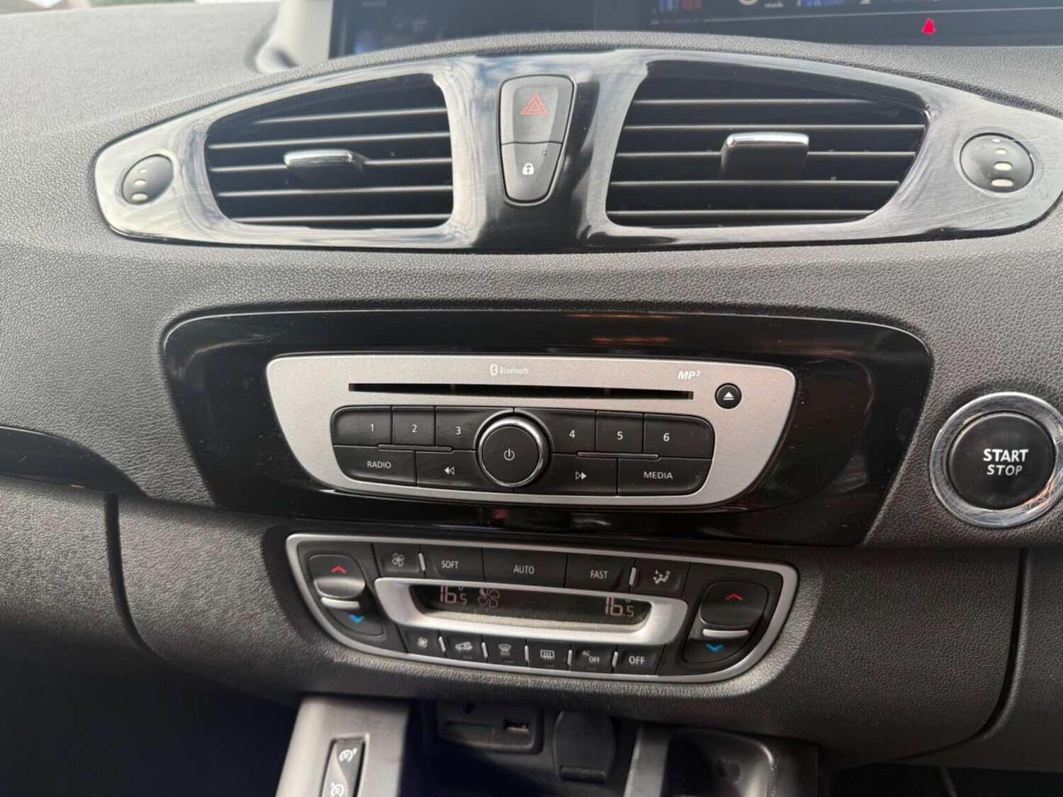2015 Renault Grand Scenic 1.2 TCe ENERGY Dynamique TomTom Euro 5 (s/s) 5dr MPV P - Picture 23 of 24