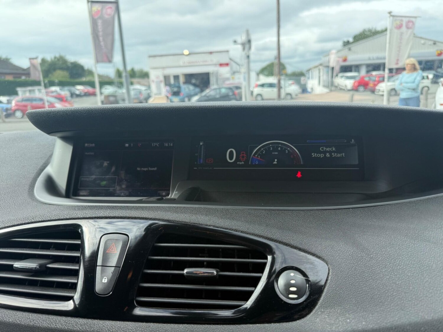 2015 Renault Grand Scenic 1.2 TCe ENERGY Dynamique TomTom Euro 5 (s/s) 5dr MPV P - Picture 24 of 24