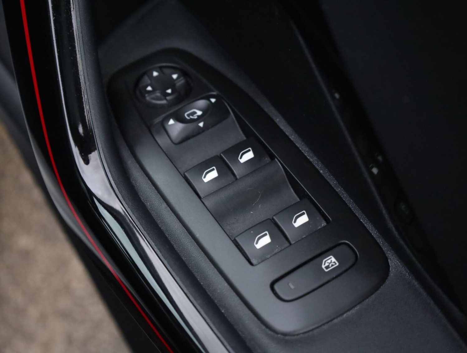 Used Peugeot 2008 2018 for sale - 76885102: Photo 15