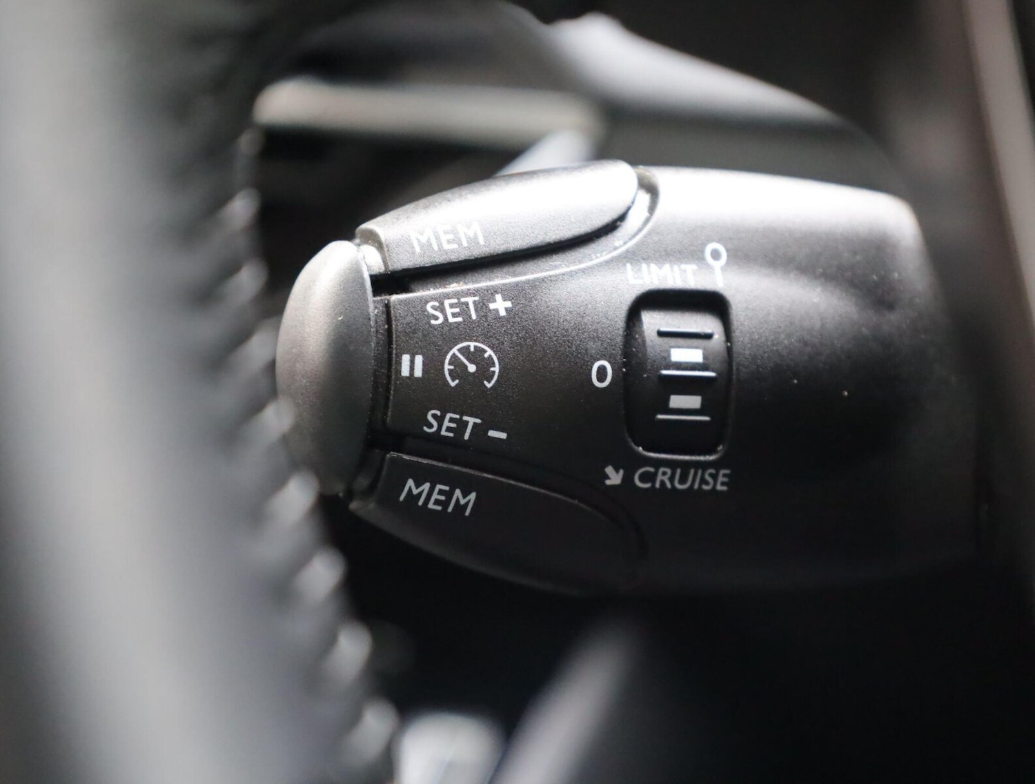 Used Peugeot 2008 2023 for sale - 76676032: Photo 19