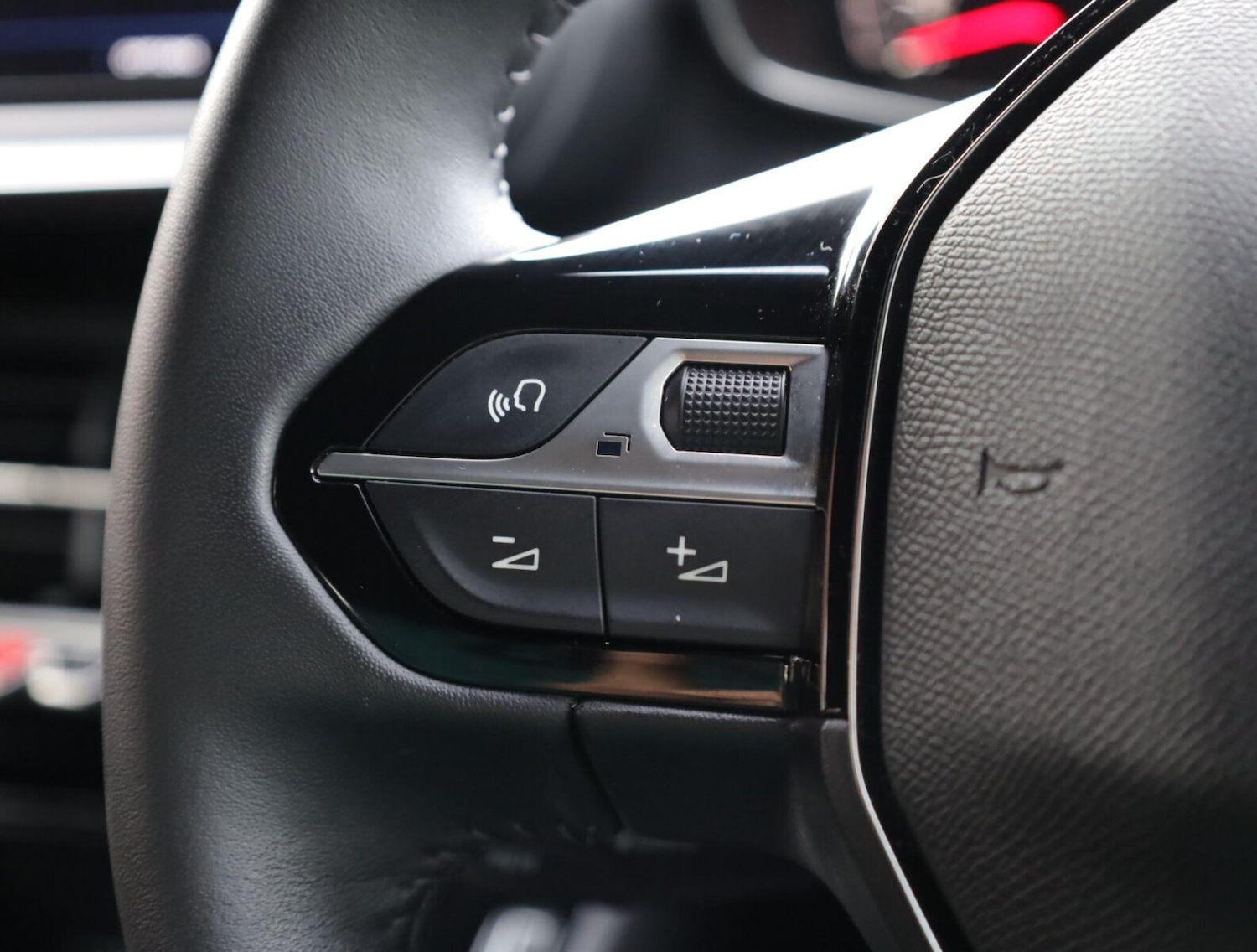 Used Peugeot 2008 2023 for sale - 76676032: Photo 20